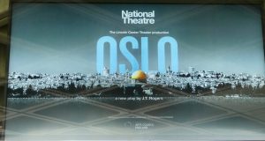 Oslo - teaterplakat National Theatre foto