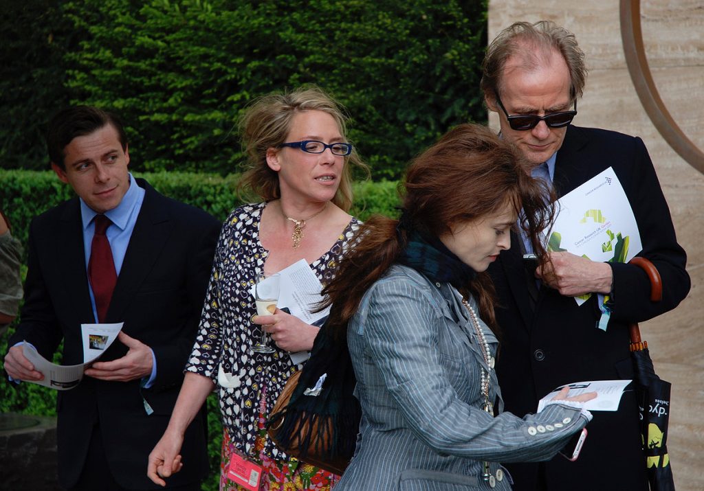 Helena Bonham Carter og Bill Nighy på Chelsea Flower Show. foto
