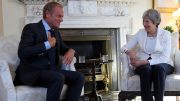 Theresa May og Donald Tusk i Downing Street 10 Foto