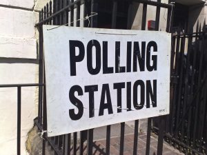 Skilt til valglokale i UK