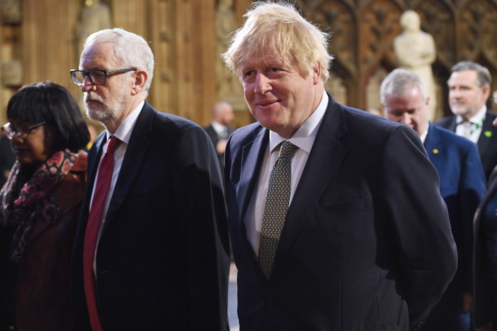 Jeremy Corbyn og Boris Johnson under åpningen av Parlamentet. Foto