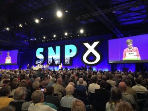 Nicola Sturgeon taler til SNPs landsmøte høsten 2019