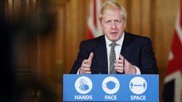 Boris Johnson holder koronapressekonferanse i Downing Street Foto