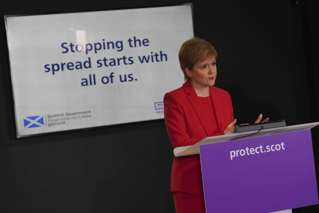 Skottlands førsteminster Nicola Sturgeon på pressebrief om koronapandemien. Foto