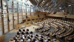 Interiøsbilde fra nasjonalforsamlingen i Skottland