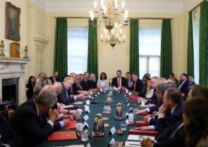 Møte i den britiske regjeringen. Foto