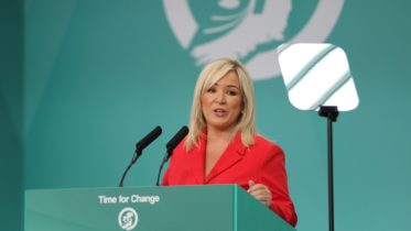 Michelle O´Neill på talestolen