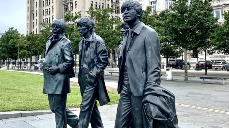 Beatles-statuen i Liverpool. Foto