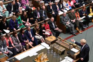 Boris Johnson i Underhuset - sett ovenfra. Foto