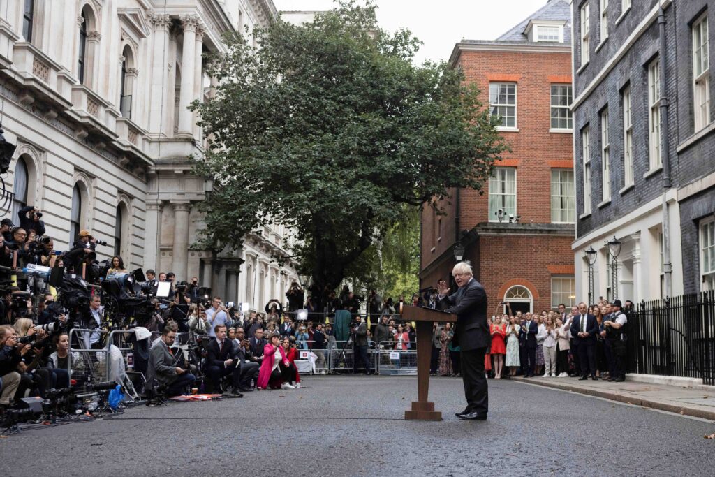 Boris Johnson holder sin avskjedtale utenfor Downing Street 10. Foto