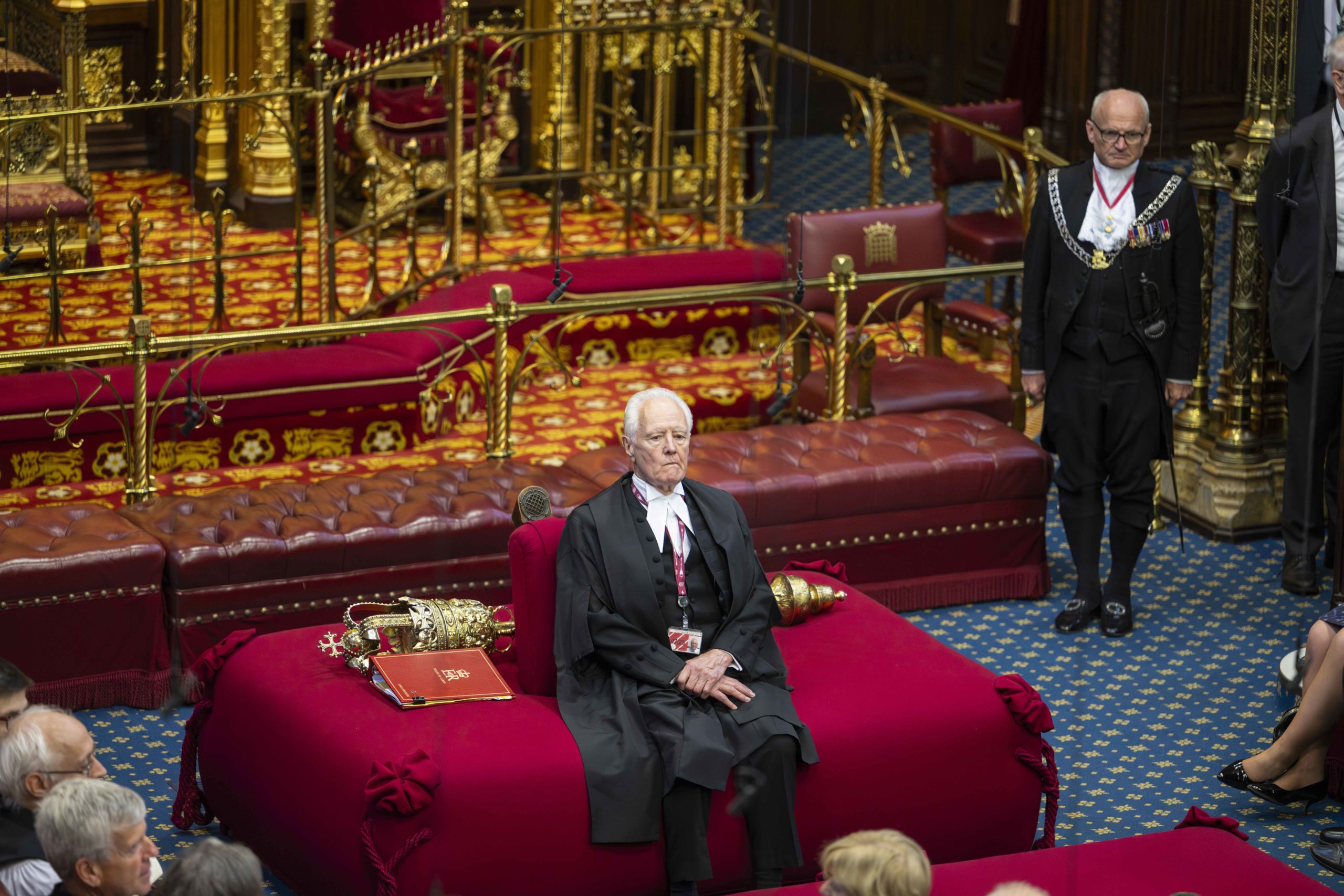 Speaker Lord McFall of Alcluith sitter på ullsekken under møtene.