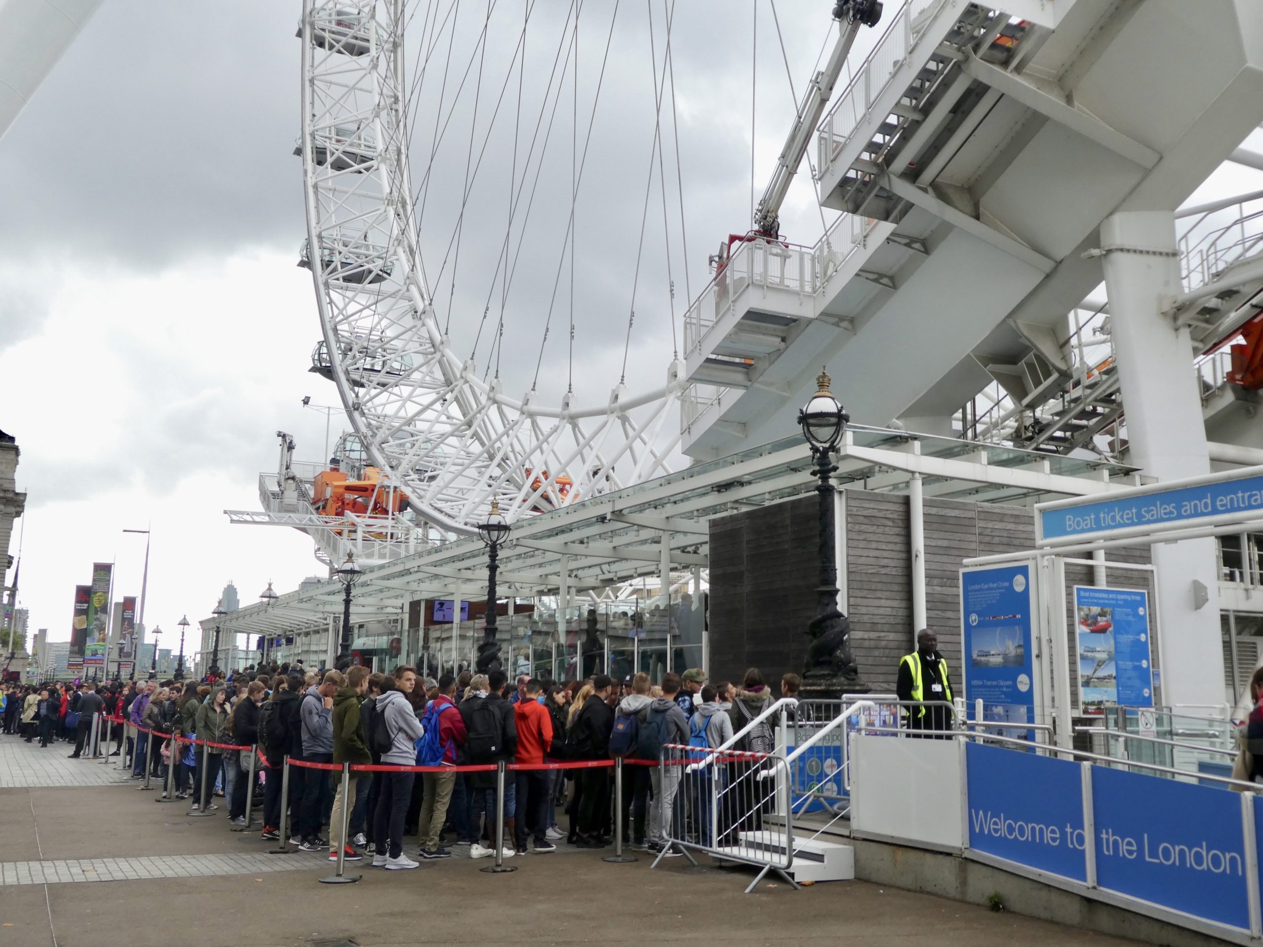 Kø foran London Eye.