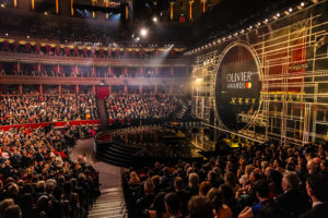 Olivier-prisene deles ut i staselige Royal Albert Hall i London. Oversiktsbilde fra fjorårets utdeling.