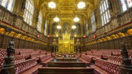 Bilde av salen i House of Lords.
