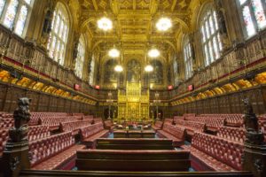 Bilde av salen i House of Lords.