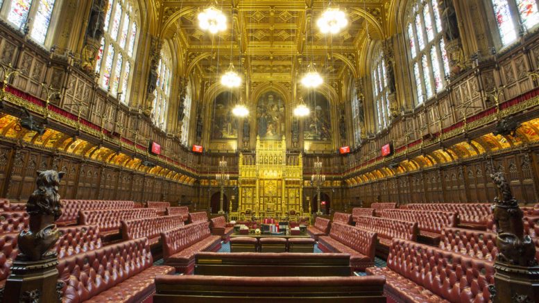 Bilde av salen i House of Lords.