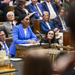 Kemi Badenoch på talestolen i Underhuset. foto