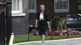 Yvette Cooper ankommer Downing Street 10