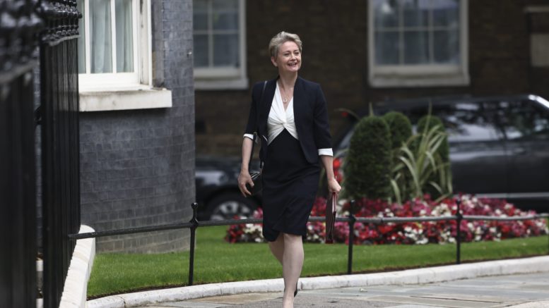 Yvette Cooper ankommer Downing Street 10
